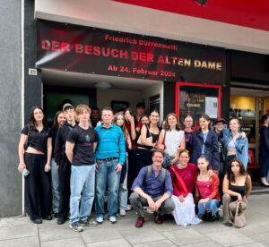 Mehr über den Artikel erfahren Die 9c im Theater: Der Besuch der alten Dame